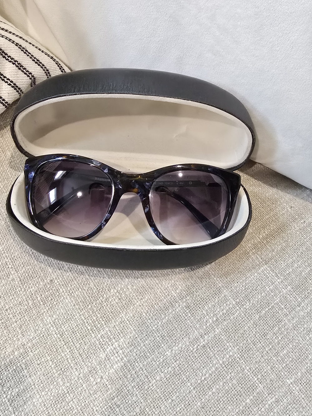 ✨Balmain Tortoiseshell Cat-Eye Sunglasses with Gradient Lenses , Excellent - Picture 4 of 11
